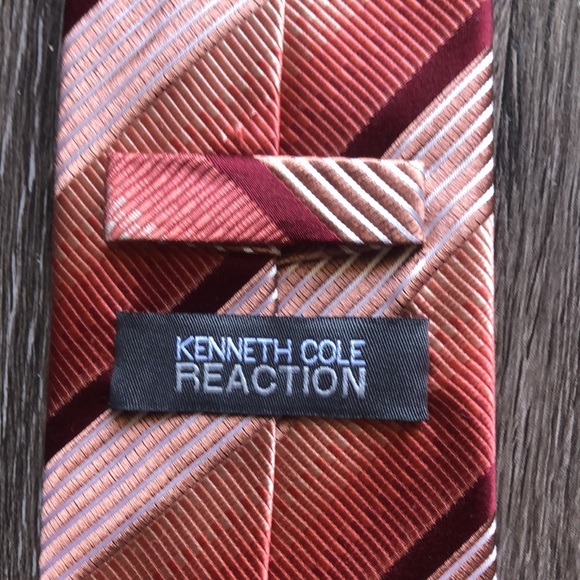 Kenneth Cole Reaction Tie - Picture 5 of 8